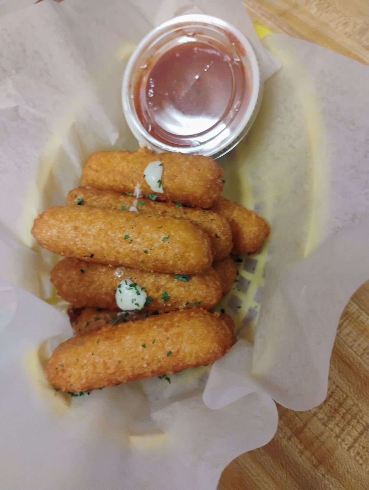 Golden fried mozzarella sticks served with marinara dipping sauce